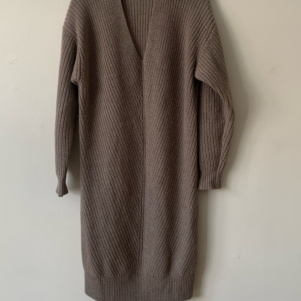 Wilfred Tan V-Neck Sweater with Chunky Knit